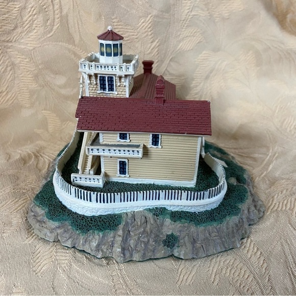 Danbury Mint lighthouse figurine of East Brother Light Station. Collectible. - Picture 3 of 6
